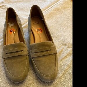 NWOT Ugg Heeled Loafer